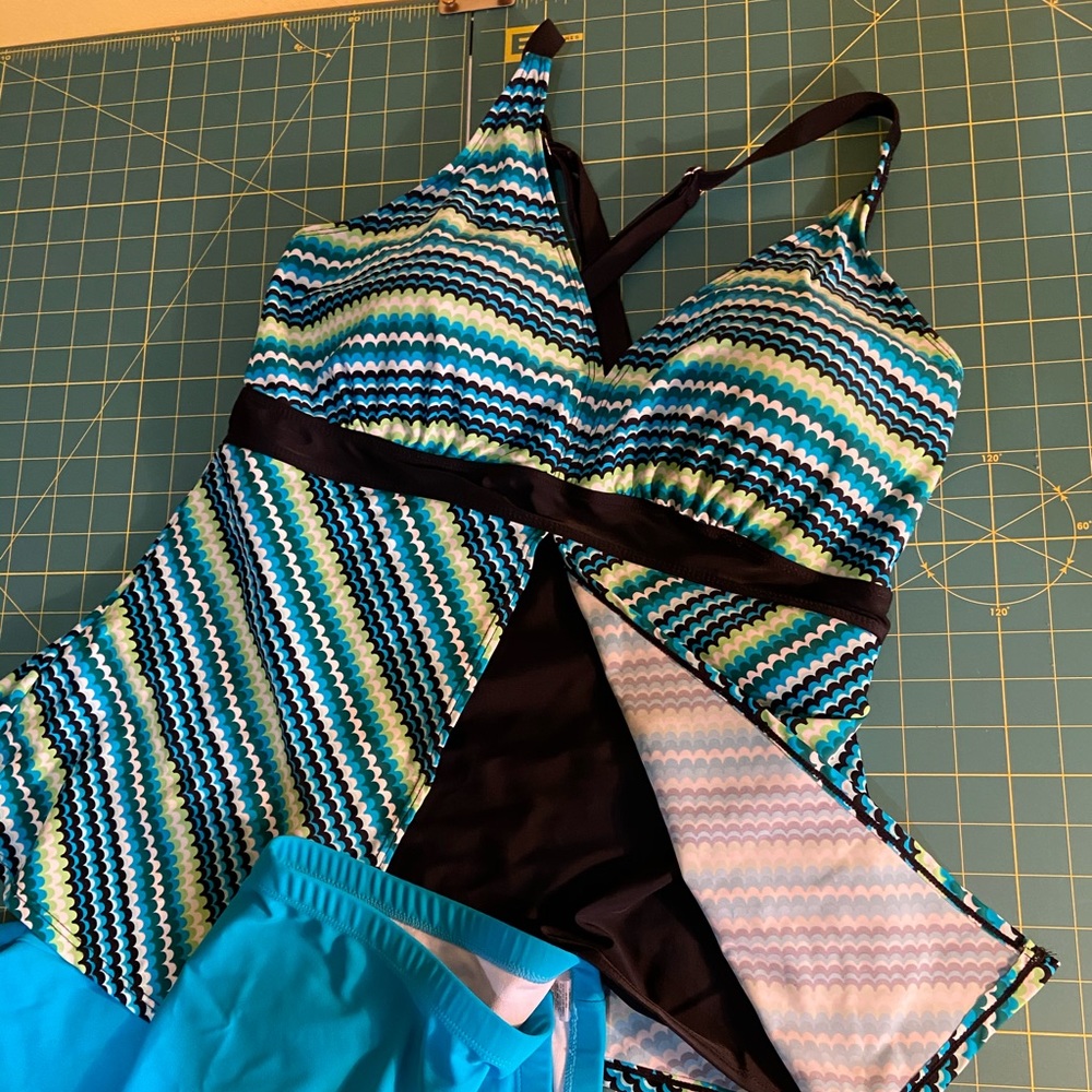 2 piece V neck cross cross tankini